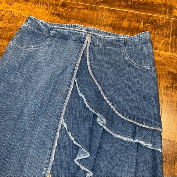 Vintage Denim Ruffle Skirt / Western / Festival. Yvonne Marie, size 10 - Picture 2 of 8